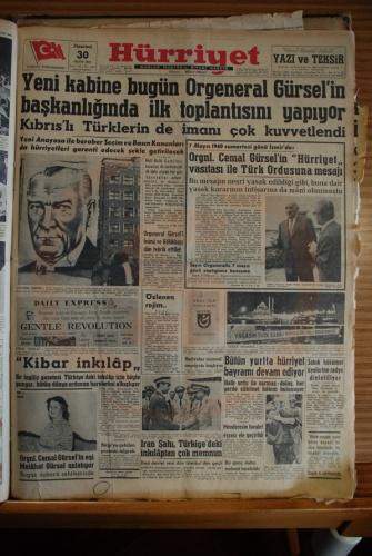 27 Mayıs 1960 Gazete Manşetleri