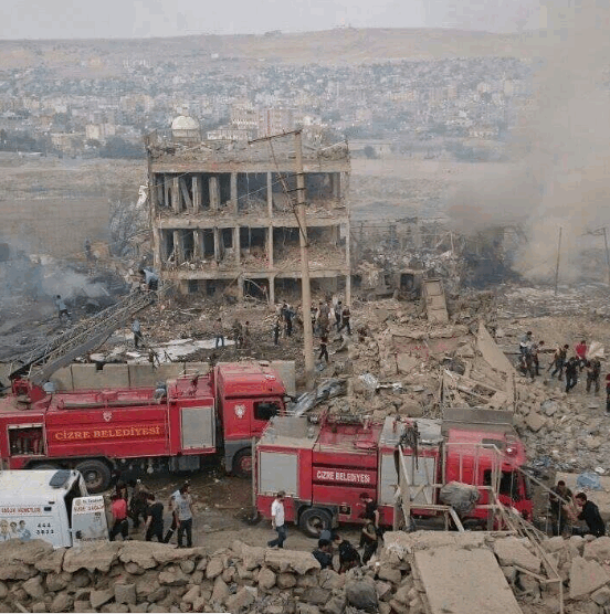 Cizre'de bombalı saldırı görüntüleri