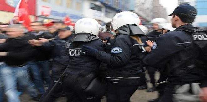 Ankara'da izinsiz gösteriye polis müdahalesi