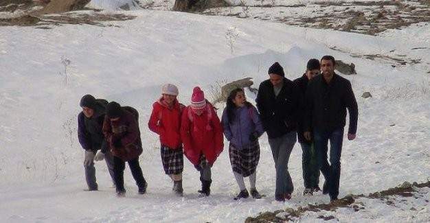 Taşımalı sisteme sayınız yetmiyor, eksi 20 derecede 5 kilometre yürüyün!