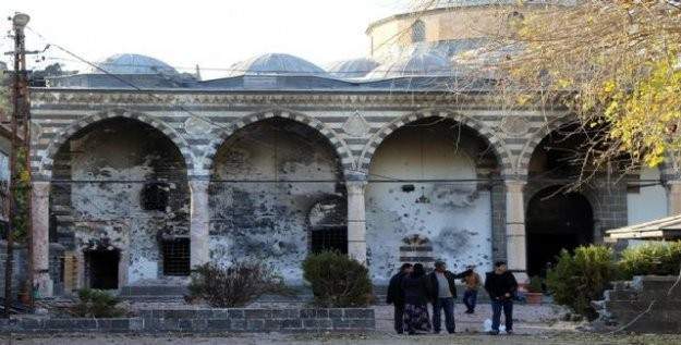 Teröristler, Kurşunlu Camisi'ni kullanılamaz hale getirdi