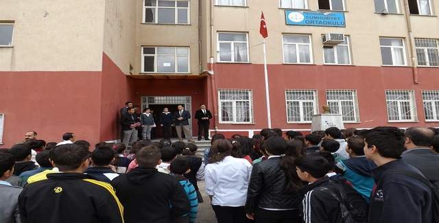 Diyarbakır'da bir öğrenciyi dövdüğü iddiasıyla sosyal bilgiler öğretmenine idari soruşturma açıldı