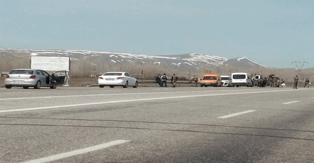 Van Erciş'te bomba yüklü  kamyonet yakalandı