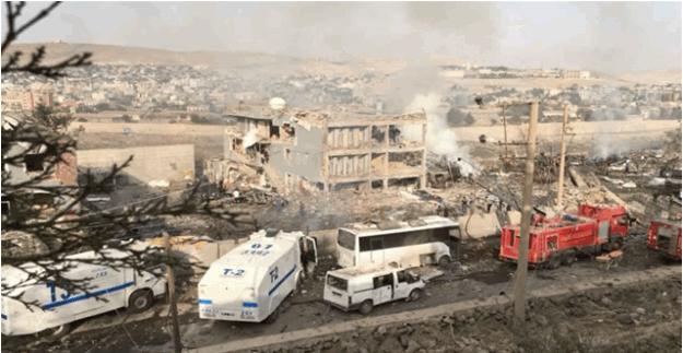 Cizre'de bombalı saldırı: 11 şehit, 78 yaralı
