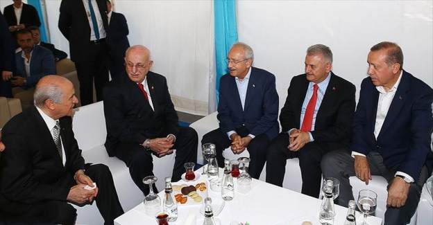 Cumhurbaşkanı Erdoğan ve siyasi parti liderleri bir araya geldi
