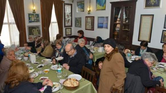 Ankara Kalesi'nde ''yaşlılara hizmet'' kahvaltısı