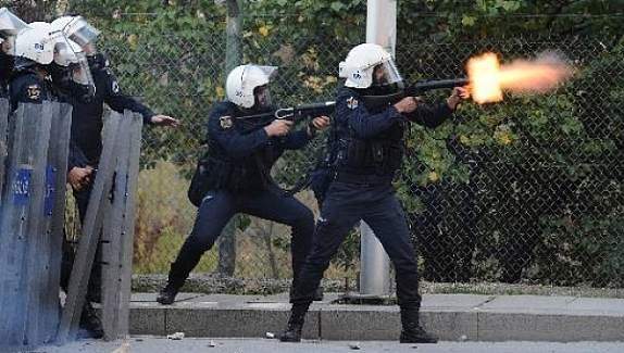 Diyarbakır'da PKK'lı eylemi, 1 PKK'lı öldü