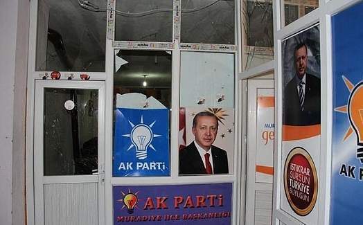 Van'da AK Parti ilçe binasına bombalı saldırı!