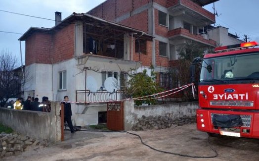 Manisa'da çıkan yangında bir bebek hayatını kaybetti