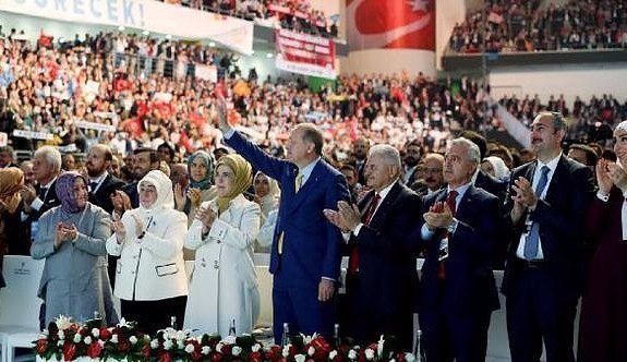 Erdoğan yeniden AK Parti Genel Başkanı seçildi