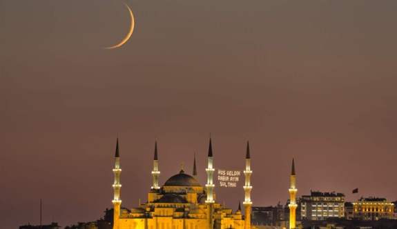 2017 Kadir Gecesi Bu Yıl Hangi Güne Denk Geliyor? Kadir Gecesi Türkçe ve Arapça Duası