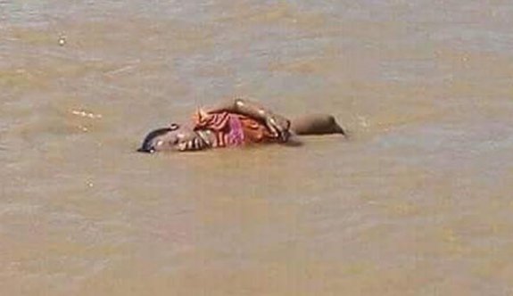 Arakan'da sahile vuran bebeğin fotoğrafı Aylan bebeği hatırlattı