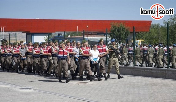 Anayasal düzene karşı suç işleyenlere tek tip kıyafet