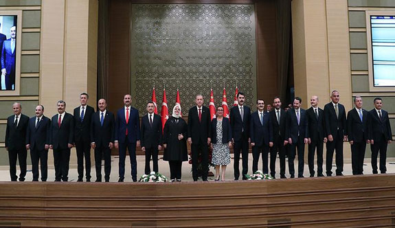 Cumhurbaşkanı Erdoğan yeni kabineyi açıkladı! İşte liste...