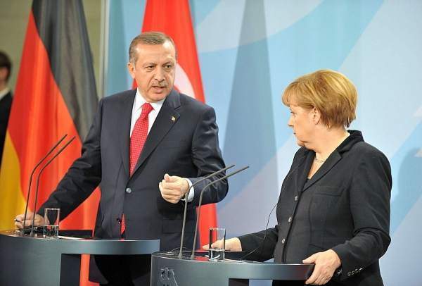 Erdoğan ve Merkel 'külfet paylaşımı' hakkında konuştular