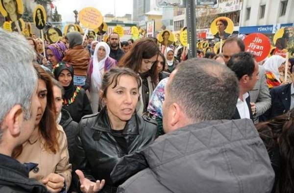 HDP İl Eş Başkanı Derya Hayva gözaltına alındı