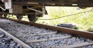 Yolcu treni otomobili sürükledi: 1 ölü