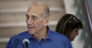 İsrail eski Başbakanı Olmert cezaevine girdi