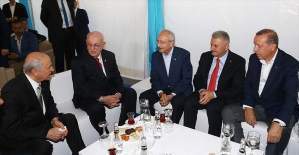 Cumhurbaşkanı Erdoğan ve siyasi parti liderleri bir araya geldi
