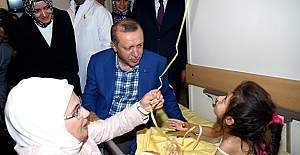 Erdoğan, Gaziantep'te yaralananları ziyaret etti
