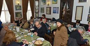 Ankara Kalesi'nde ''yaşlılara hizmet'' kahvaltısı