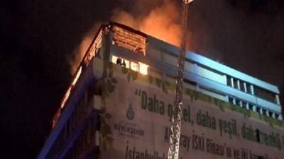İstanbul\'da eski İSKİ binasında yangın çıktı